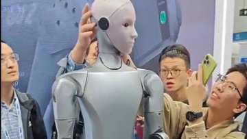 Unitree H2 Humanoid Appears at IROS 2025, No LiDAR in Sight