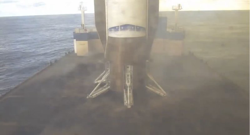 Bezos Joins Rocket Landing Club After 25 Years