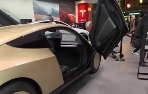Tesla Cybercab Surfaces at Apple, Looking Ready to Roll