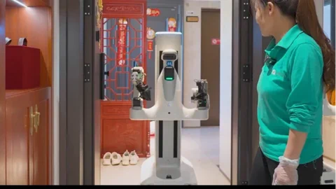 Human-Robot Cleaning Crews Now Available for Hire in China