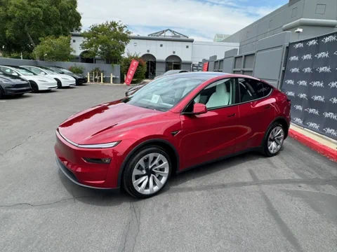 Tesla Tests Driverless Cars on Austin Streets, Announces Self-Delivery