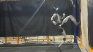 Robot Nails Wall Flip: OmniRetarget Breakthrough