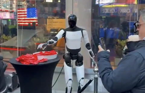 Tesla's Optimus Gives Out Candy in Times Square