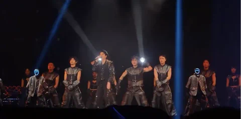 Unitree G1 Robots Are Now Backup Dancers