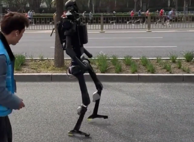This Robot Half-Marathon is a Glorious, Clumsy Disaster