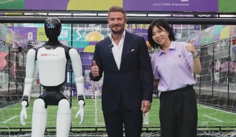 Agibot A3 Humanoid Takes on David Beckham in a Football Face-Off