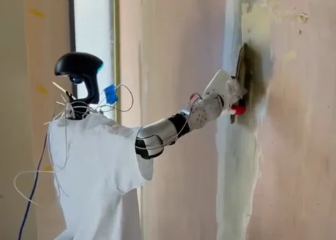 Unitree G1 Robot Tries Construction, Drywallers Unimpressed (For Now)