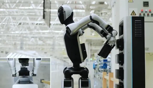 UBTECH's Walker 2 Robot Swaps Its Own Battery