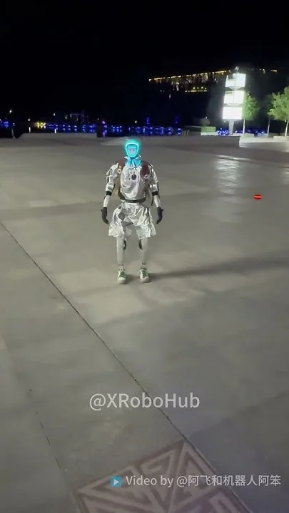 Unitree G1's Smooth Stair Climbing Amazes