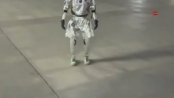 Unitree G1's Smooth Stair Climbing Amazes